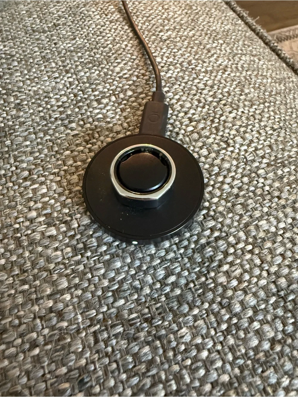 Oura Smart Ring in Polished Silver with Green & Red Sensor LEDs